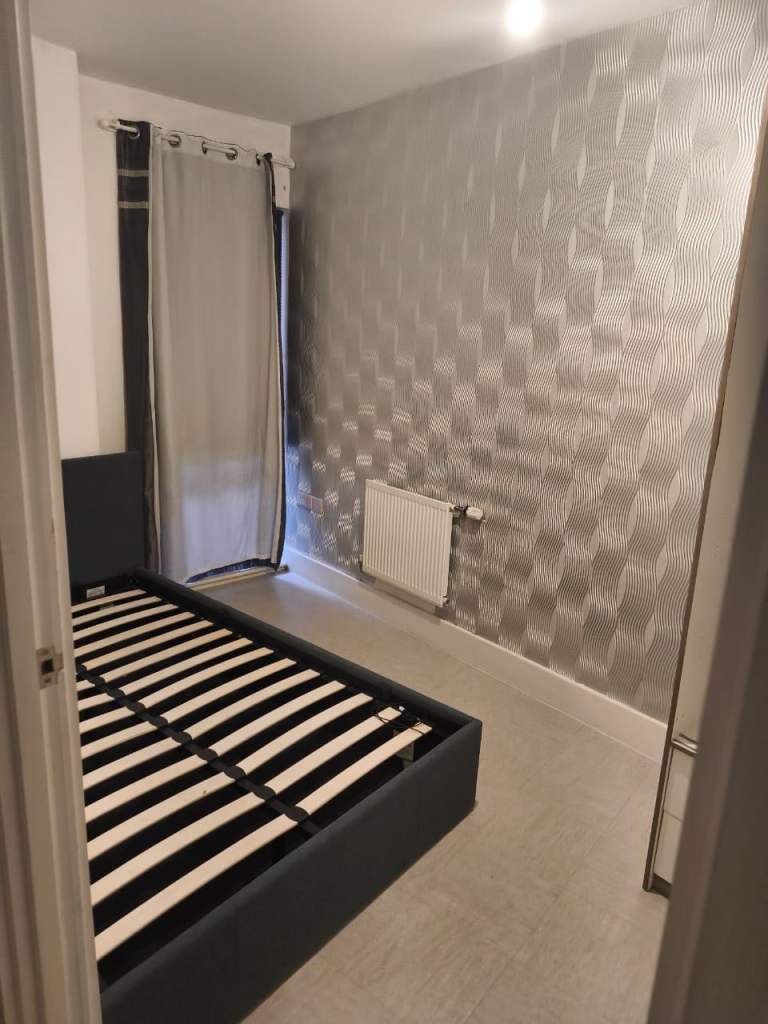 Small Doubble Room To Rent