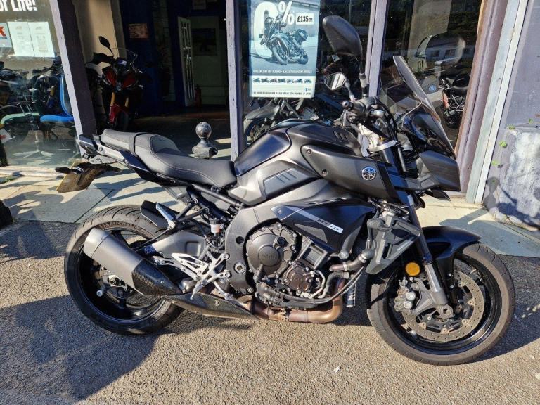 YAMAHA MT-10 IN BLACK