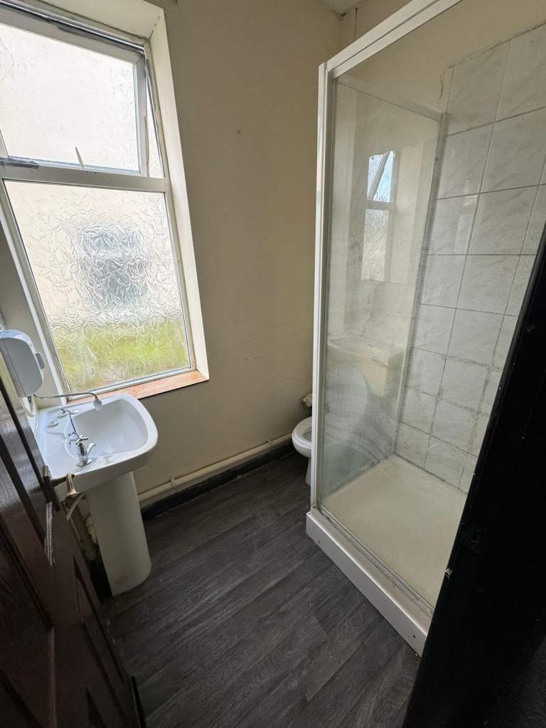 One bedroom flat merridale  wolverhampton 