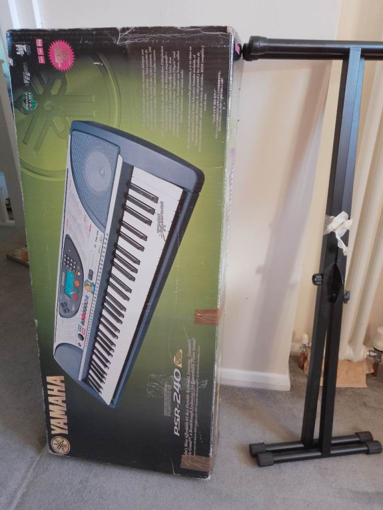 YAMAHA KEYBOARDS PSR - 240 MULTIPADSX 20 BANKS 61 FULL SIZE KEYS-.