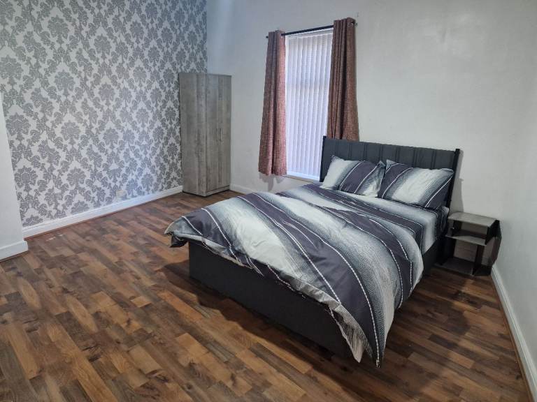 1 bed flat above a shop
