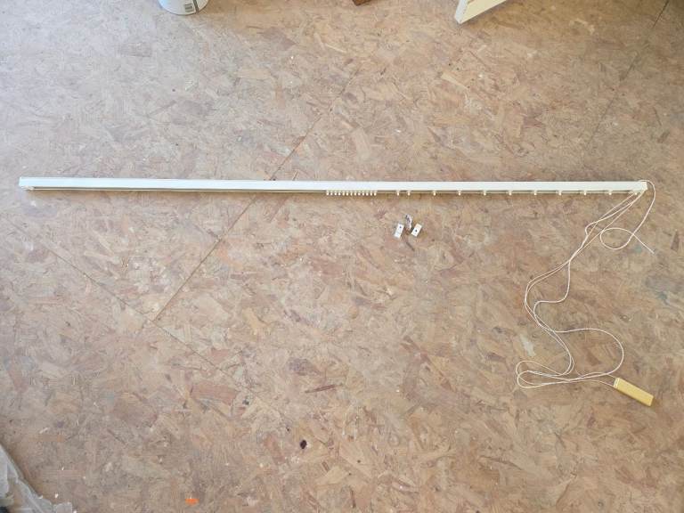 White Blind Headrail with Draw Cords – Good Condition