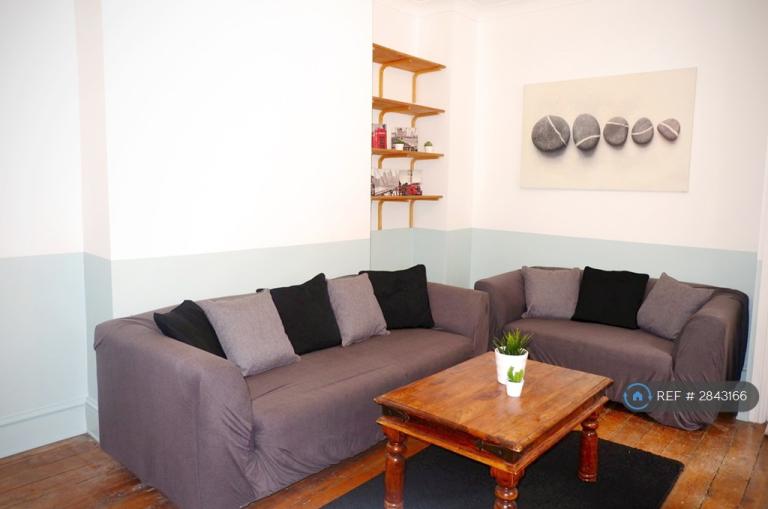 4 bedroom flat in Gilbey Road, London, SW17 (4 bed) (#2843166)