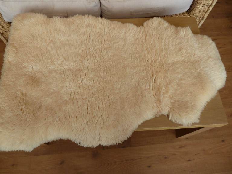 Sheepskin rug 100L X 60W cm ( NO TEXTS PLEASE )