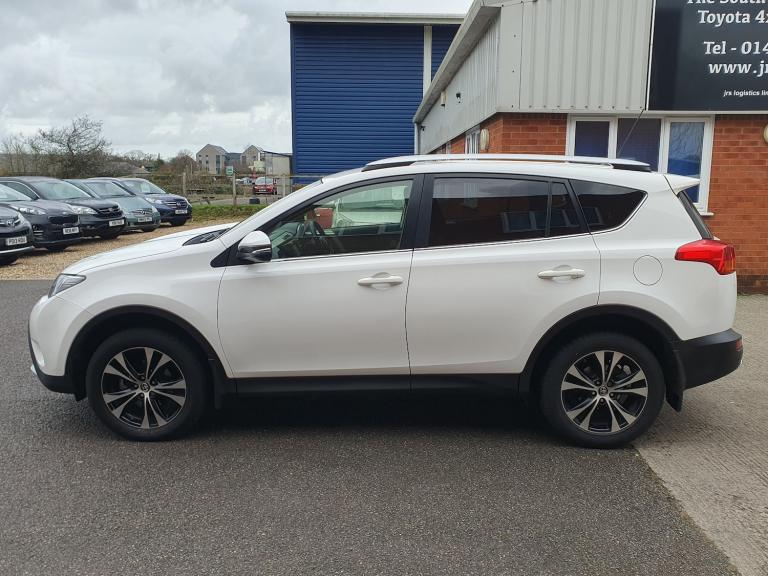 2015 Toyota RAV4 2.2 D-4D Invincible SUV 5dr Diesel Manual 4WD Euro 5 (150 ps)