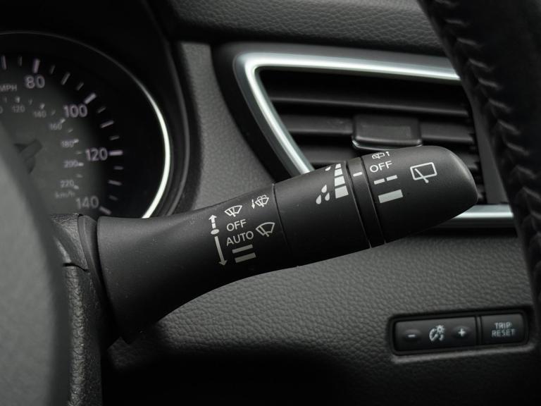 2017 Nissan Qashqai 1.2 DiG-T N-Connecta 5dr Xtronic HATCHBACK PETROL Automatic