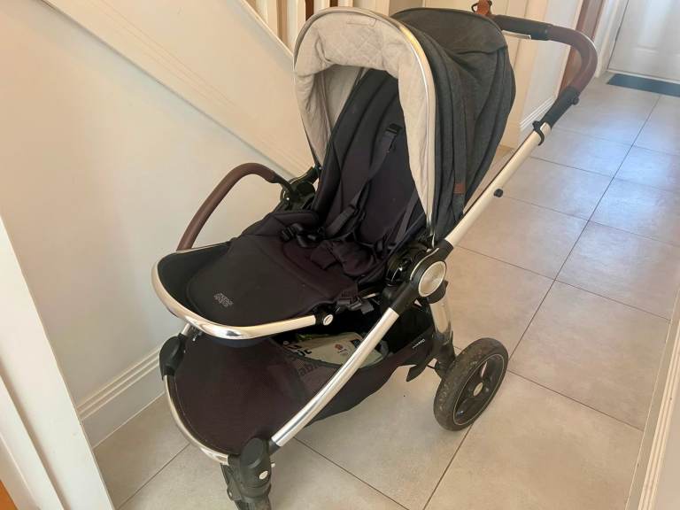 Mamas and Papas Occaro Pushchair/Stroller with Bassinet attachment - Good Condition
