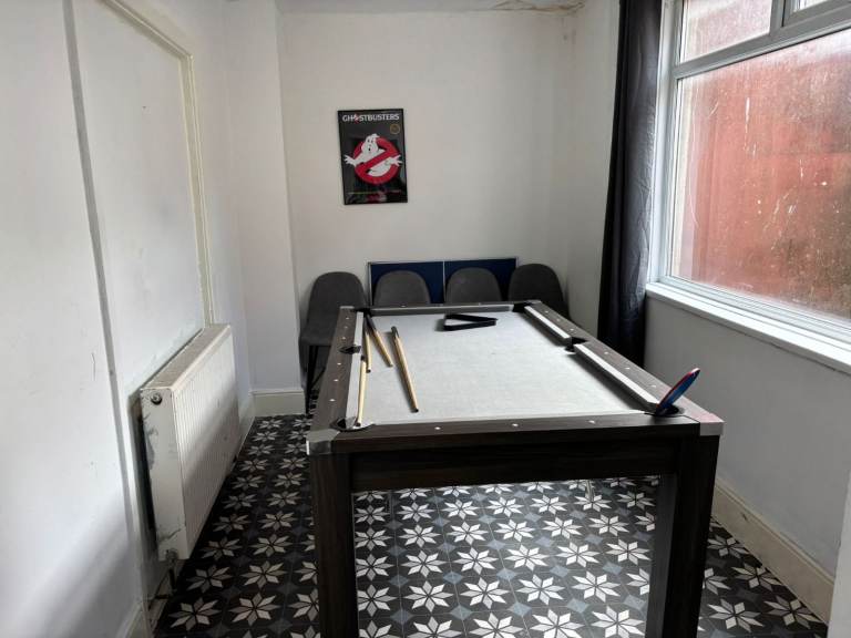 Bargain- Stunning & spacious  fully furnished 5 bed   house on st bedes avenue, blackpool FY4 1AQ 