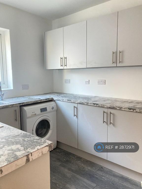 1 bedroom flat in Wyndham Square, Plymouth, PL1 (1 bed) (#2872971)