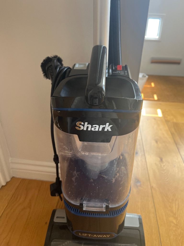 Shark NV602UK Corded Upright Vacuum with Lift-Away Technology