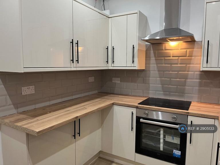 1 bedroom in Dawlish Mount, Leeds, LS9 (#2905133)