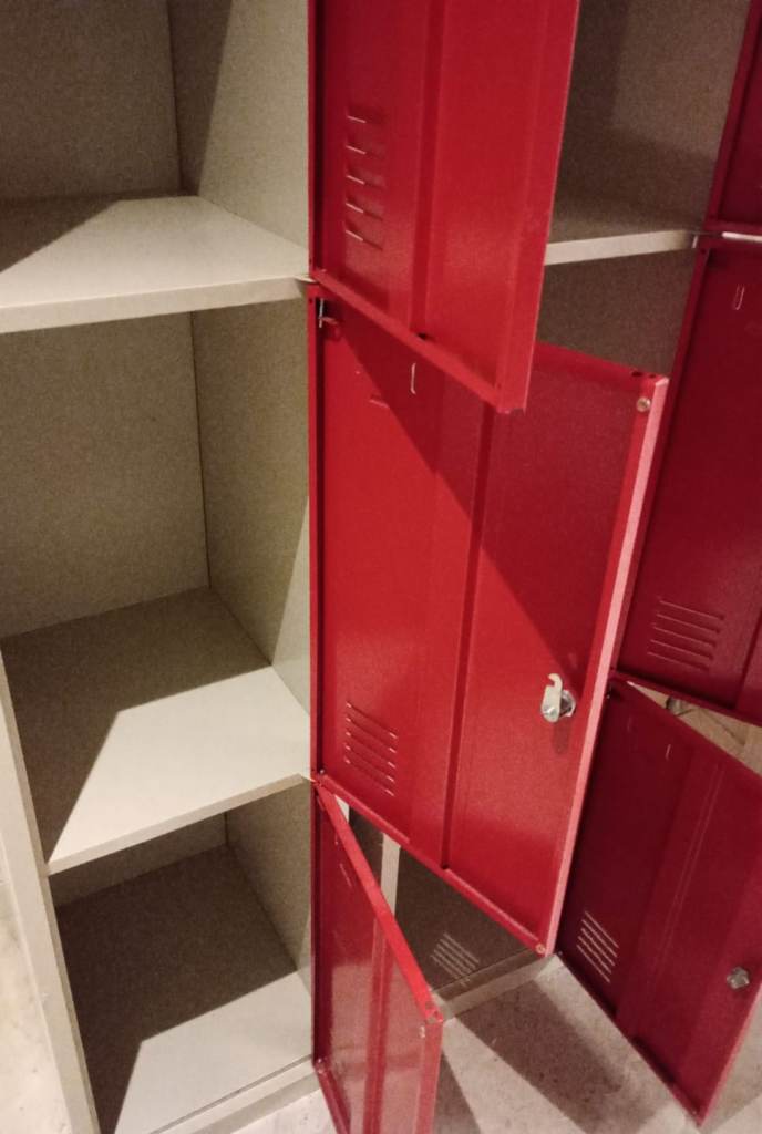 2 locker cabinets can deliver 