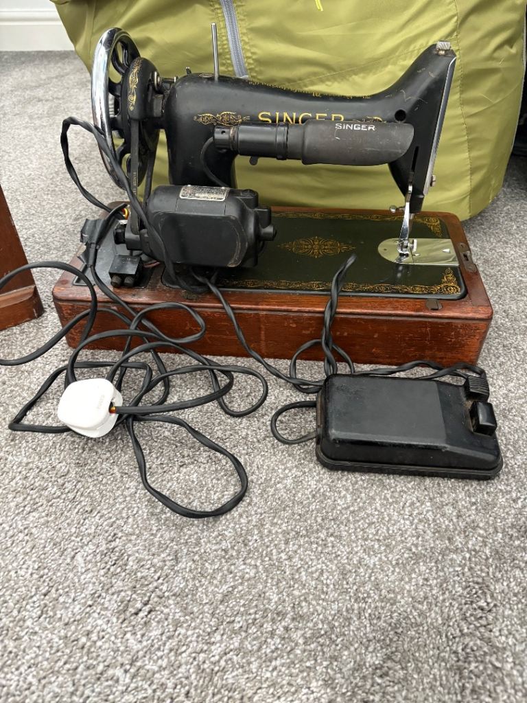 Selling for spares or repairs only - 1938 Singer 99K Vintage Sewing Machine