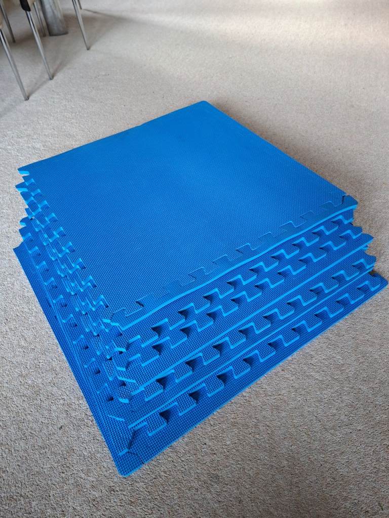 8x Large Blue Interlocking Foam Floor Tiles (60cm x 60cm x 1cm) with Edging Strips
