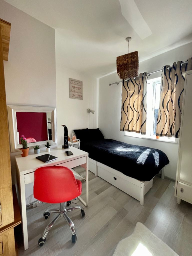 Single room in shared house 🏠 