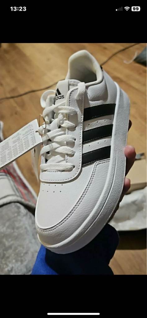 Brand new womens Adidas Trainers size 5 Uk 
