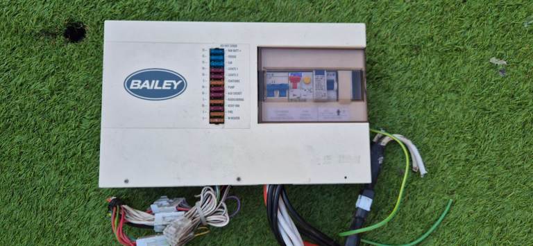 POWERPART, ZIG CPU 1250 POWER MASTER - battery charger for camper caravan.