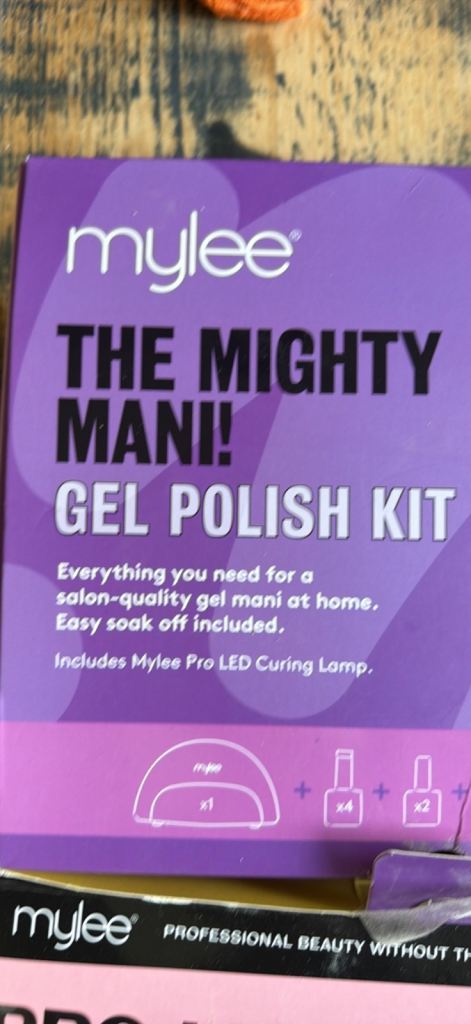 Mylee - The Mighty Mani Gel Polish Kit + 5 extra nail polish + soak off clips and extra nail prep