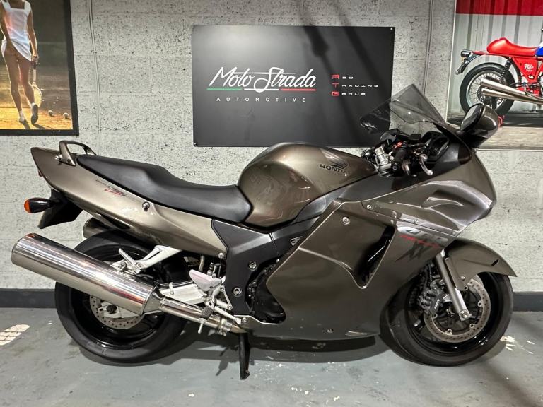 Honda CBR 1100 Super Blackbird XX. Only 11529 Miles. Stunning