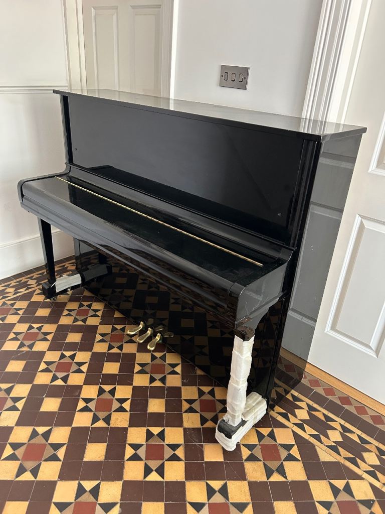 Weber W121 BP Upright Piano – Polished Black – Excellent Condition