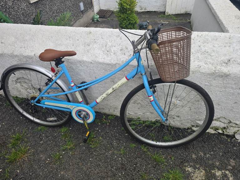Universal City Bike with Basket – Blue, Good Condition