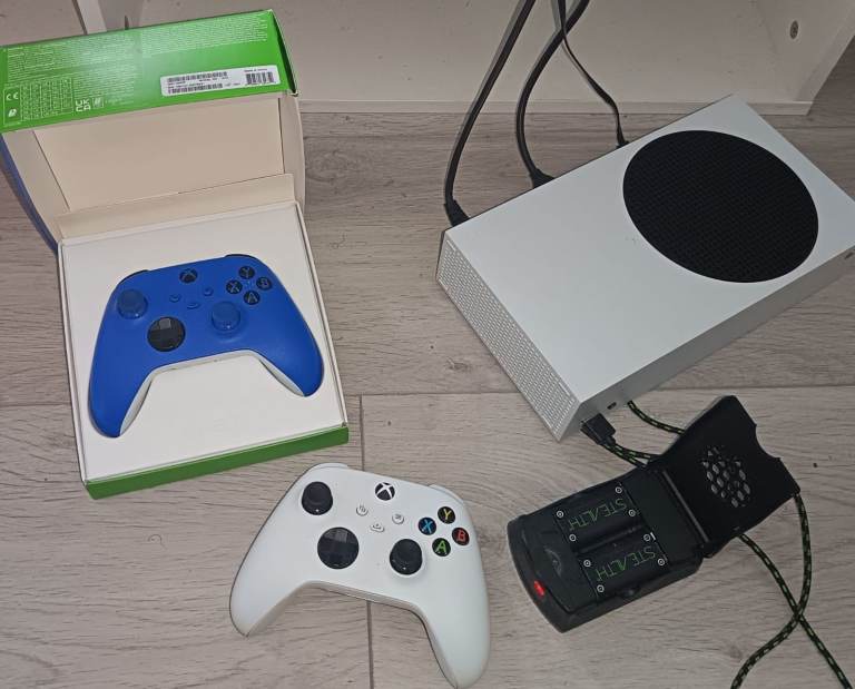Xbox One SERIES S Console White with Two Controllers and Charger