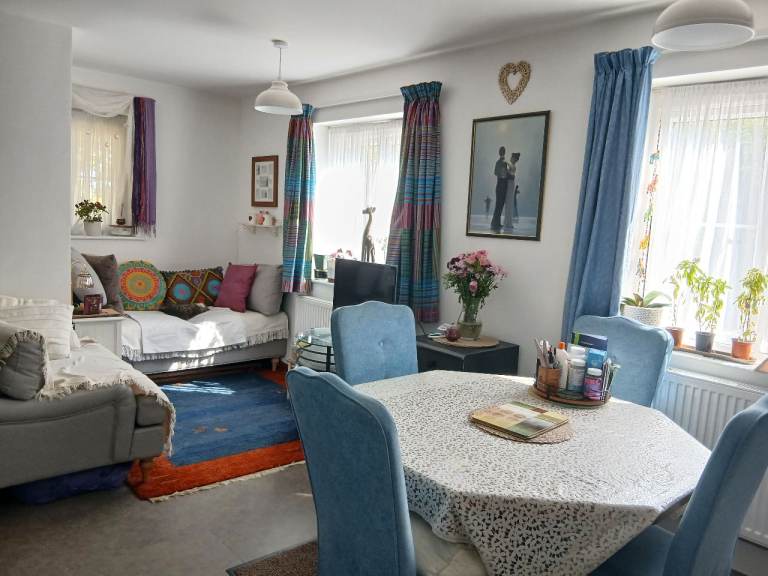 Homeswap: 2 bed in Goffs Oak 
