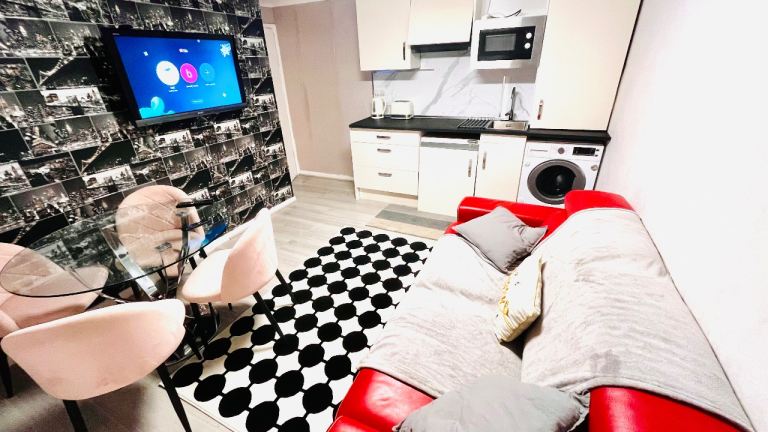 Multiple Self-Contained Flats in Converted House – E7 Forest Gate