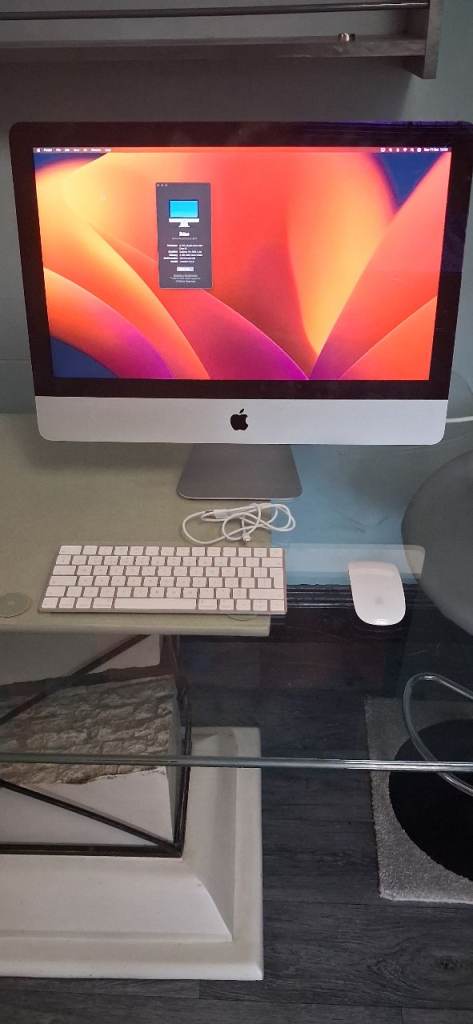 Apple Imac 21.5 4K retina, Apple wireless mouse & Keyboard, cables ...