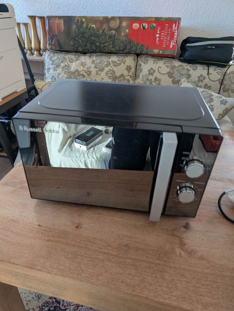 Russell Hobbs RHM2061 800W Black Standard Microwave Freestanding