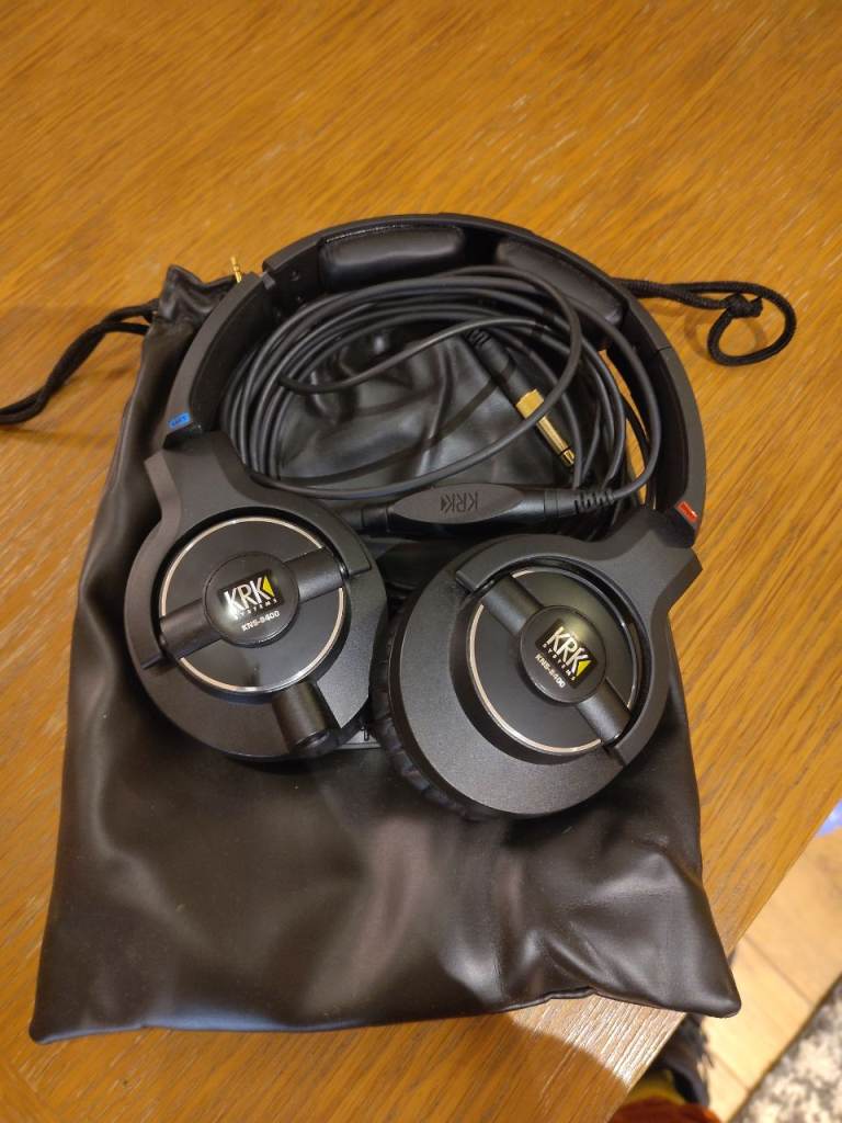 KRK KNS 8400 closed back headphones