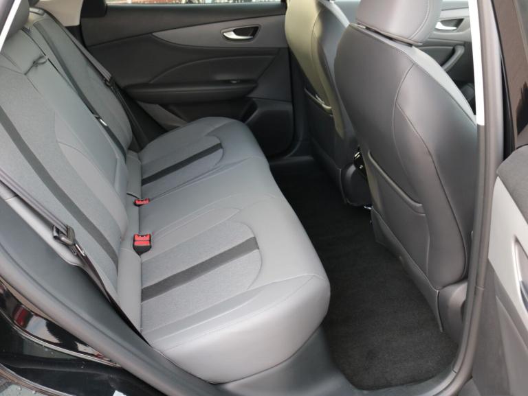 2025 MG MGS5 64kWh Trophy Long Range SUV 5dr Electric Auto (231 ps) HATCHBACK Electric Automatic