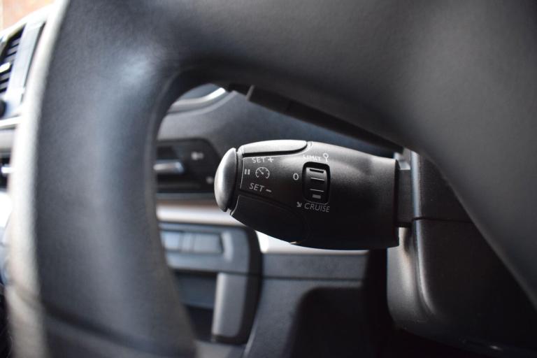 2022 Toyota PROACE CITY Verso 1.5D Shuttle Medium MPV MWB Euro 6 (s/s) 5dr (9 Seat) MPV Diesel Ma...