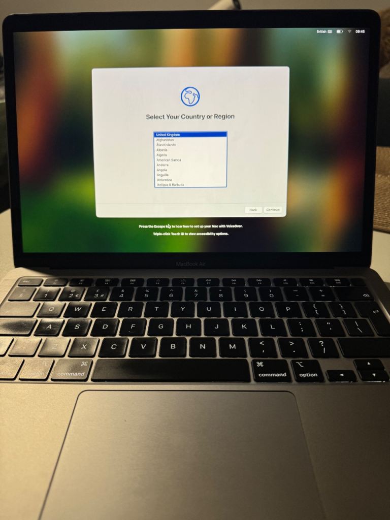 Apple MacBook Air 13” (2020) – Intel Core i3 – 8GB RAM / 256GB SSD – Space Grey