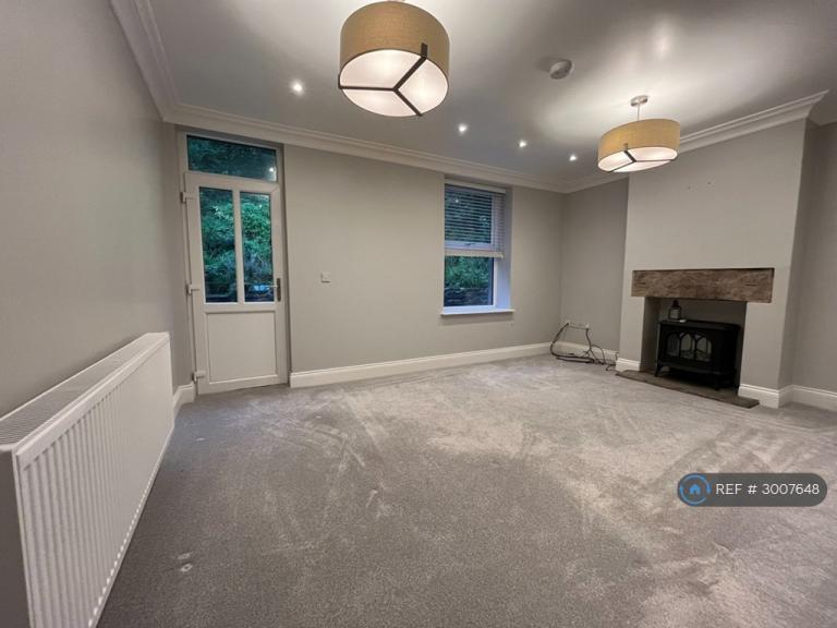 3 bedroom house in The Square, Whittle-Le-Woods, Chorley, PR6 (3 bed) (#3007648)