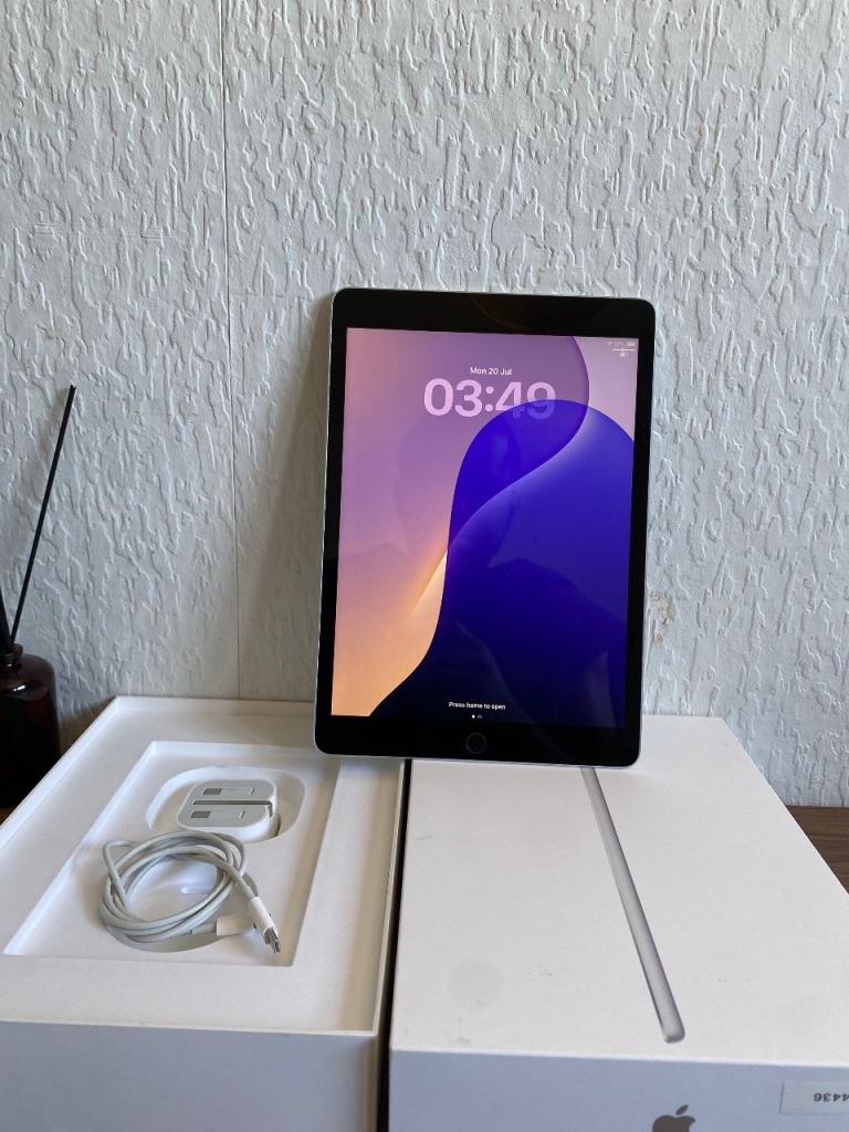 Apple iPad (9th Gen) 64GB – Excellent Condition
