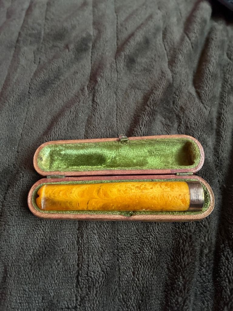 Vintage 9ct gold Amber Cigarette Holder in Case Good Condition