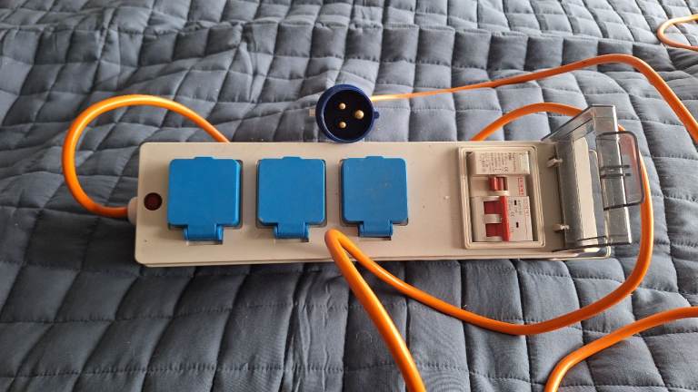 Mobile electric hookup unit