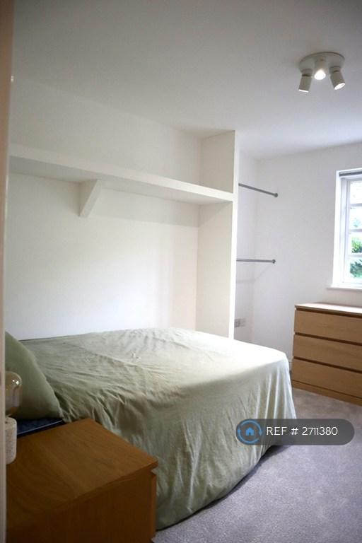 2 bedroom flat in Hadfield Close, Manchester, M14 (2 bed) (#2711380)