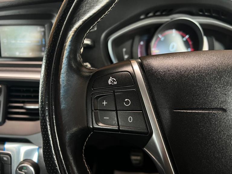 2015 Volvo V40 D2 R DESIGN 5dr HATCHBACK DIESEL Manual