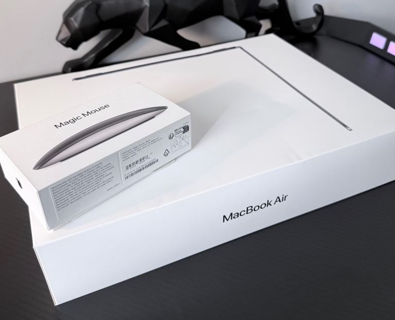 13-inch MacBook Air (M3, Midnight) + Apple Magic Mouse 2 – Excellent Condition