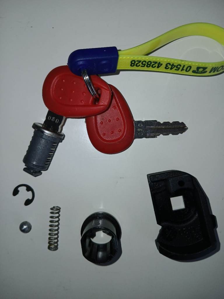 Givi topbox lock and keys 