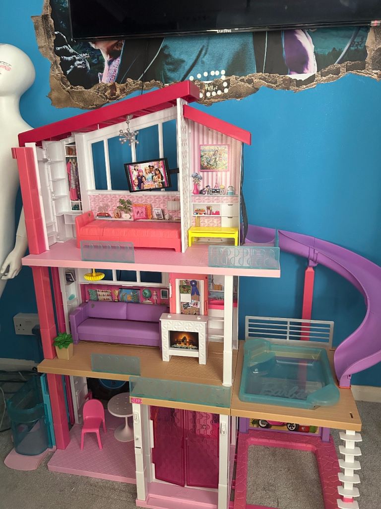 Barbie Dreamhouse – Multicoloured, Good Condition