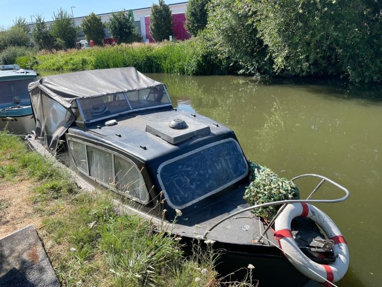 1990s river cruiser( Project boat)