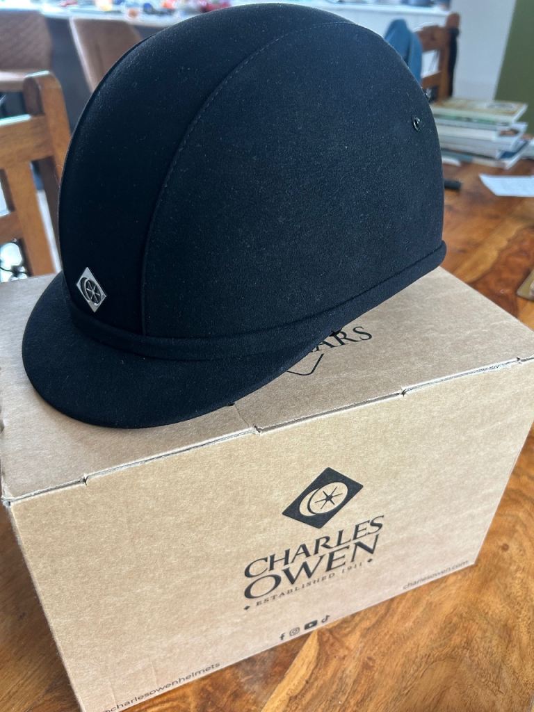 Charles Owen YR8 Riding Helmet - Black, Size 54cm, As Good As New