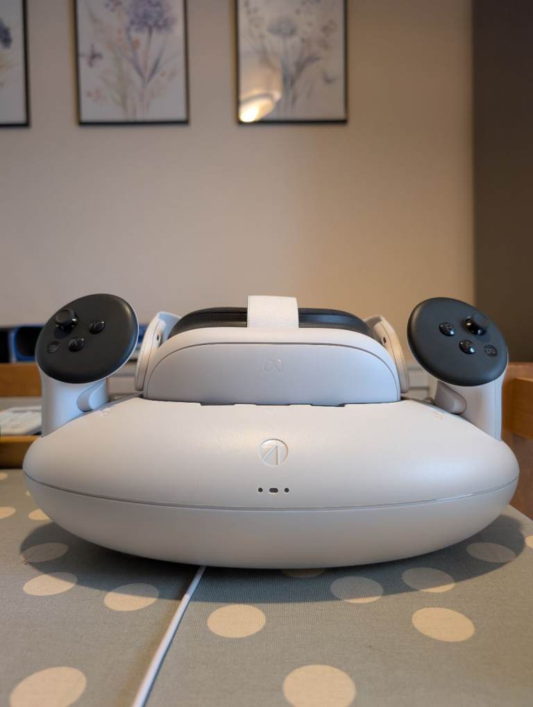 Meta Quest 3 512GB + Charging Dock Like New £400