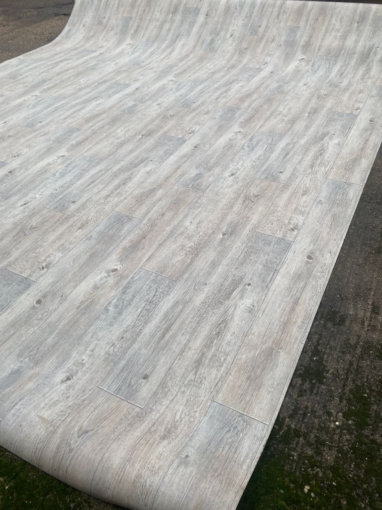 Vinyl flooring , Lino wood effect 13ft 1’’x 13ft 1’’