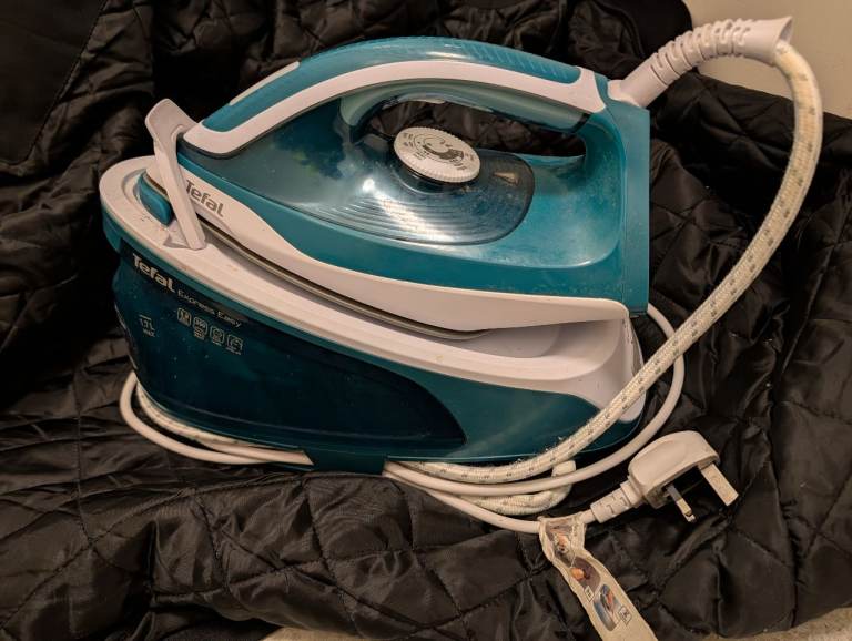Tefal Express Easy steam generator iron featuring a 1.7L water tank.