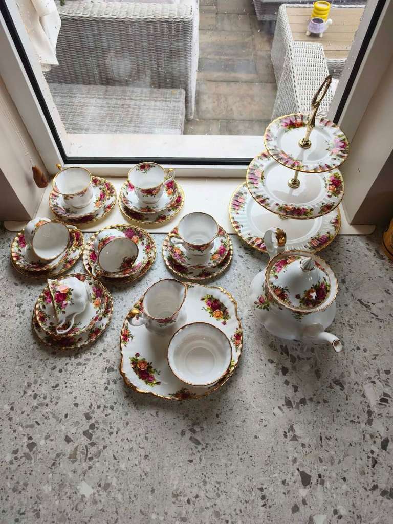 Royal Albert Old Country Roses Tea Set – Good Condition