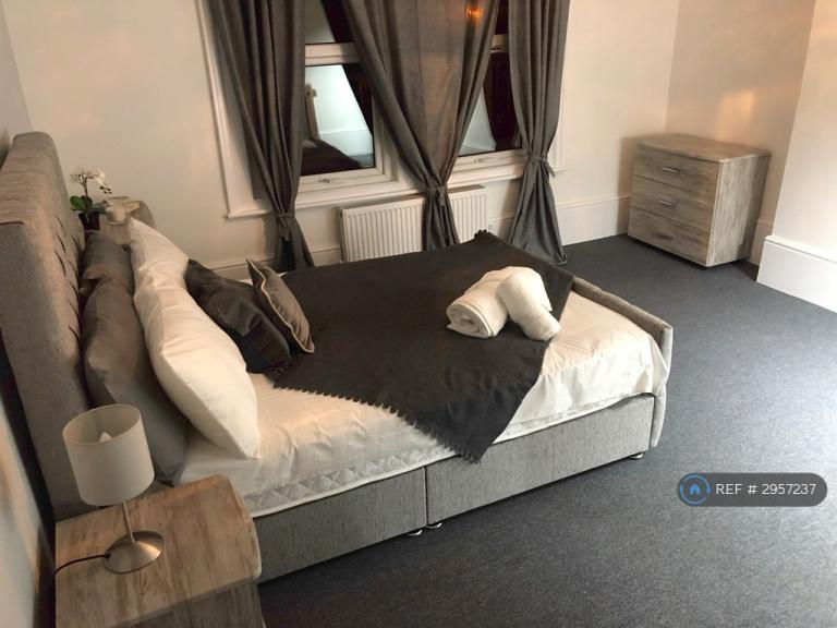 1 bedroom in Kingsway Road, Burnam-On-Sea, TA8 (#2957237)